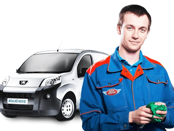 Vozidlo MaxDrive a pracovník v uniformě značky
