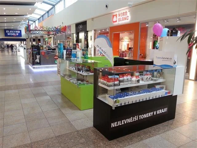 České Budějovice - prodejní stánek v pasáži obchodního centra