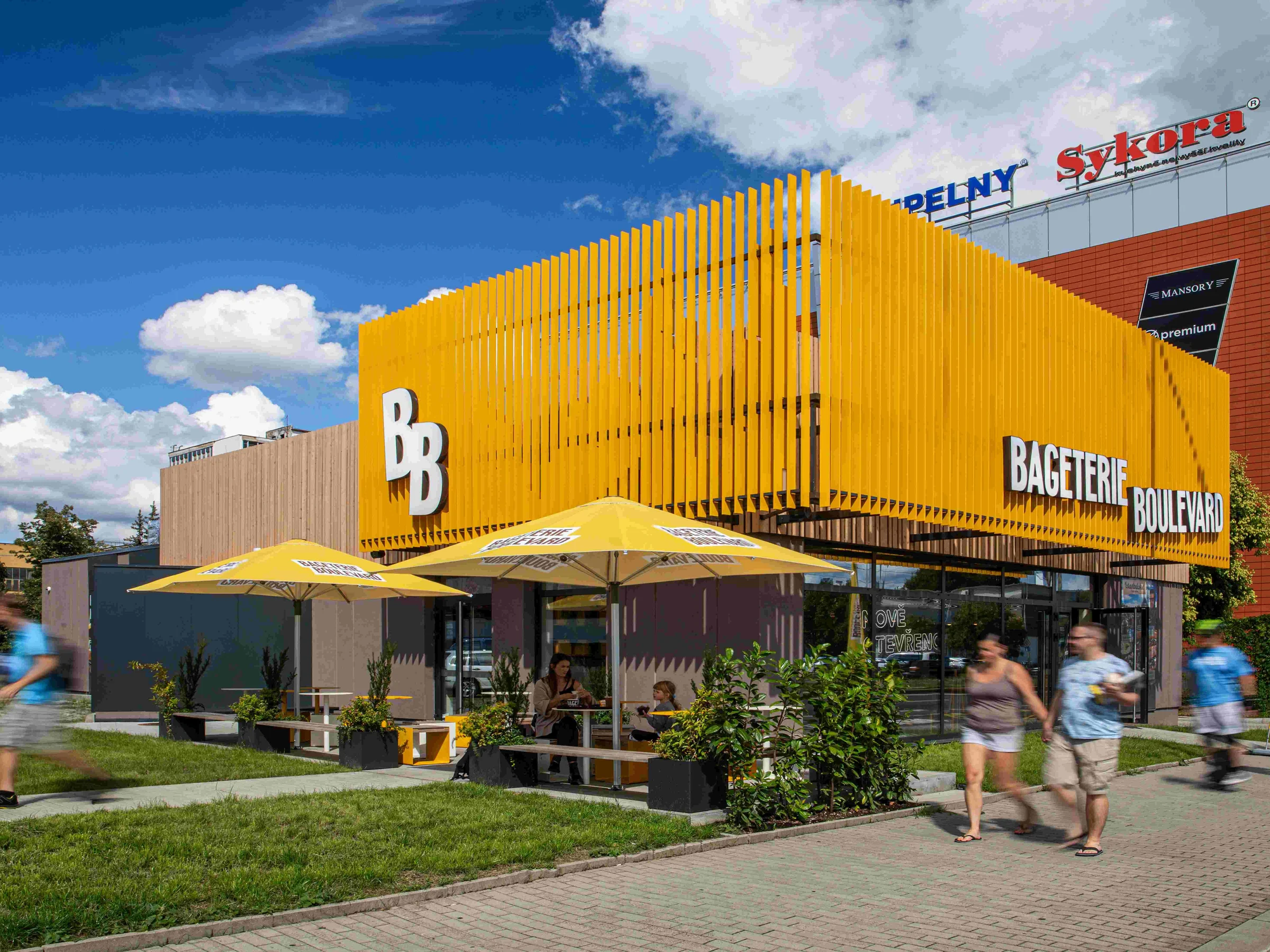 Českomoravská, Praha 9 - BB Drive u nákupního centra