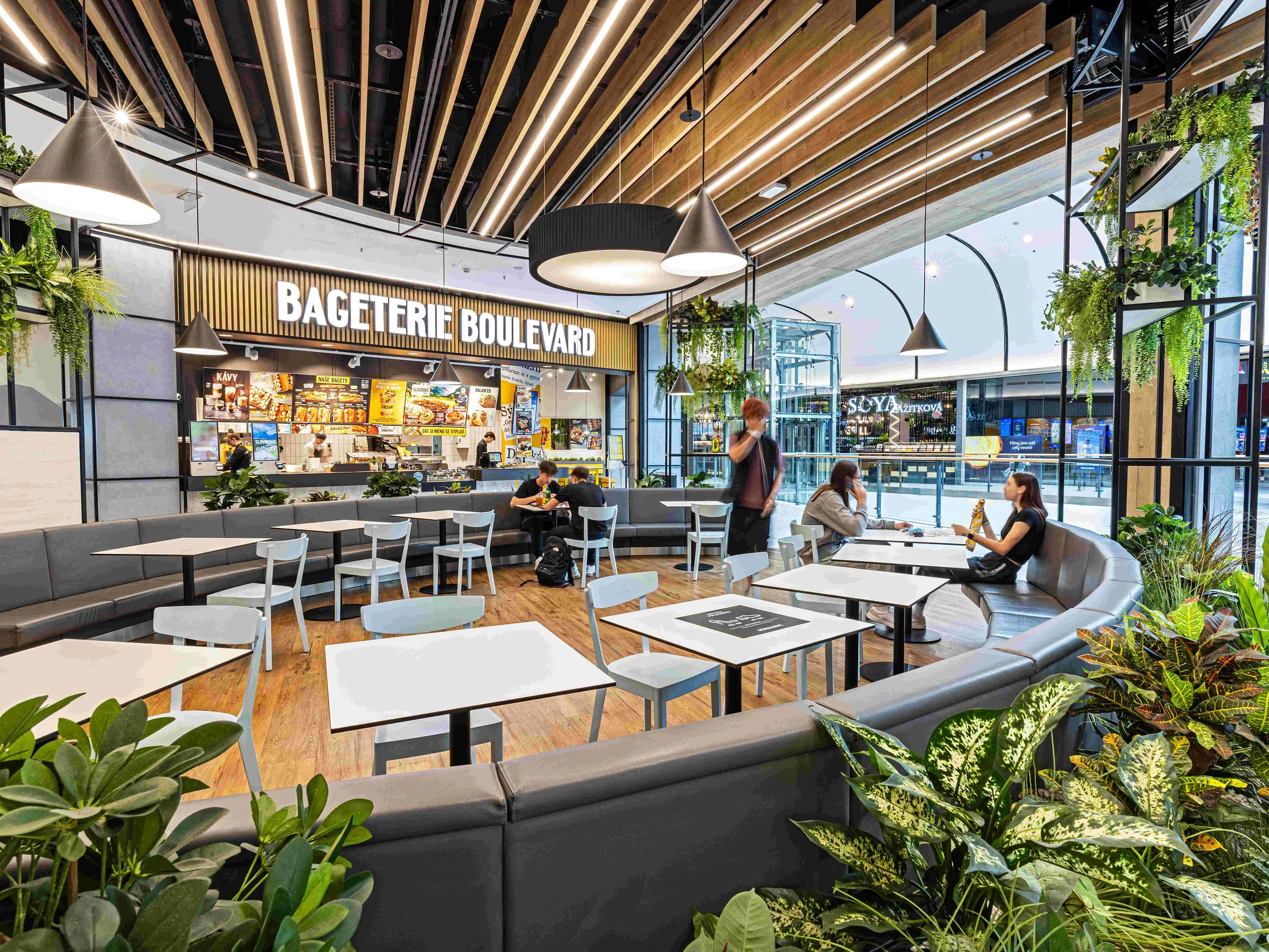 Liberec Nisa - foodcourt s vlastním sezením