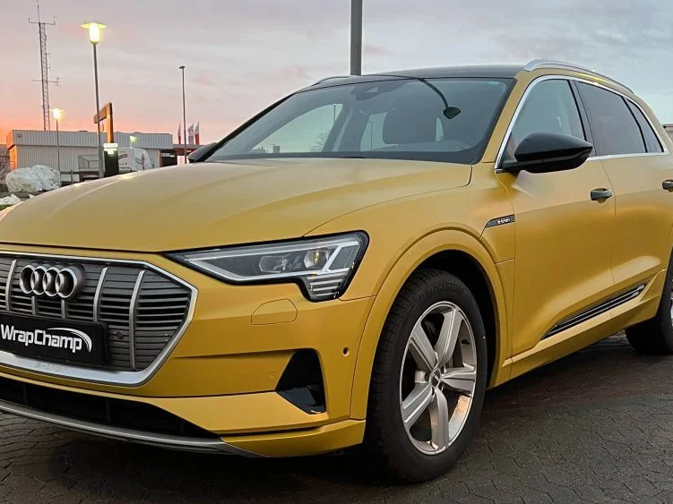 Celopolep SUV saténově žlutou fólií