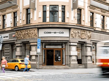 Praha 1, Jindřišská - nárožní bistro v historickém domě u tramvajové trati