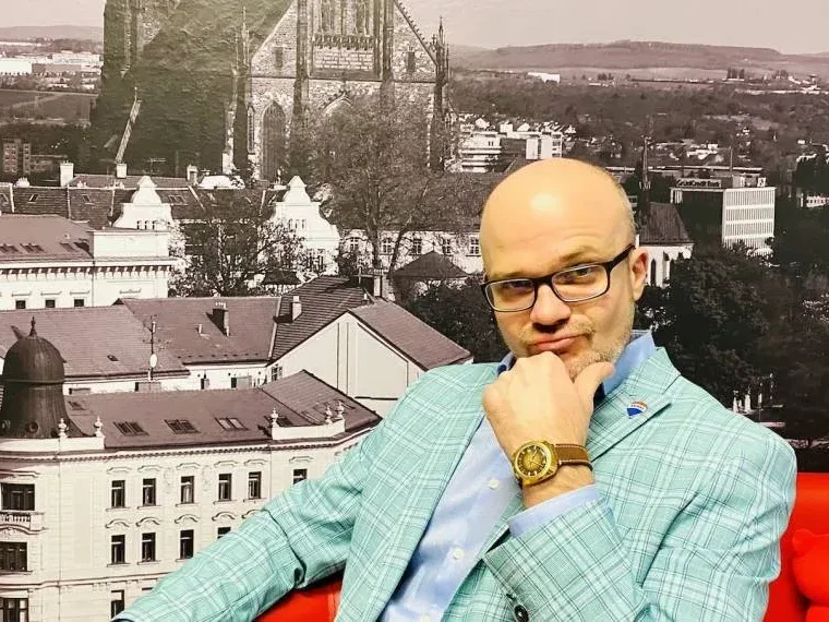 Makléř REMAX v kanceláři sítě