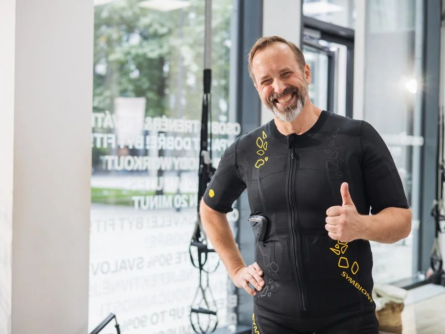 Klient v EMS obleku Symbiont v BodyBody studiu
