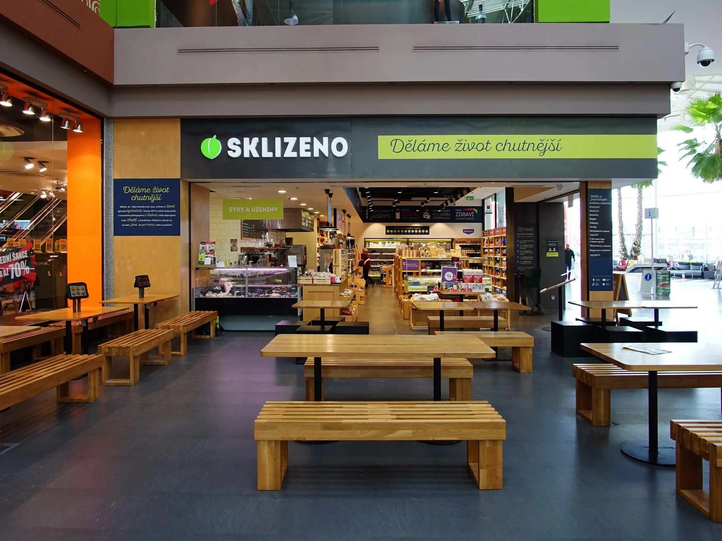 Formát Shop & Eat s bistro částí v obchodním centru