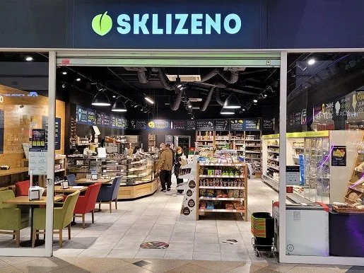 Vstup do prodejny Sklizeno v obchodním centru