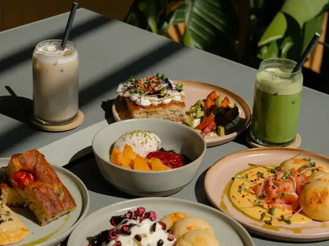 Brunch - focaccia, syrniki, matcha a ledové latte